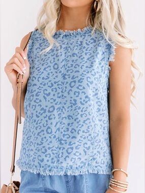 NWT Pants Store Top, Size S